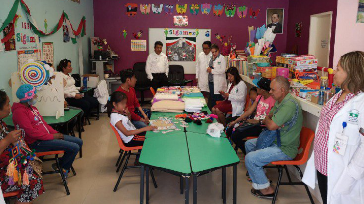 Brinda IEEPO servicios educativos a niños hospitalizados