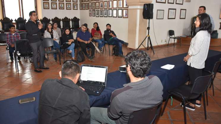 Imparten taller de fotografía