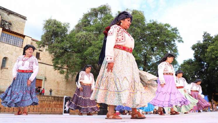 Comparte MIDO expresiones dancísticas de jóvenes y adultos