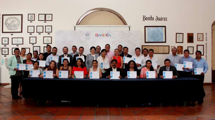 Certifican a personal de la Alcaldía Municipal