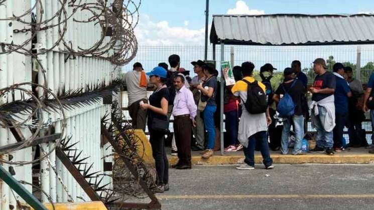  Atienden a tercera caravana de migrantes en frontera sur