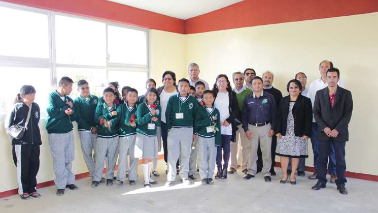 Refrenda municipio zaachileño apoyo a educación en zona oriente