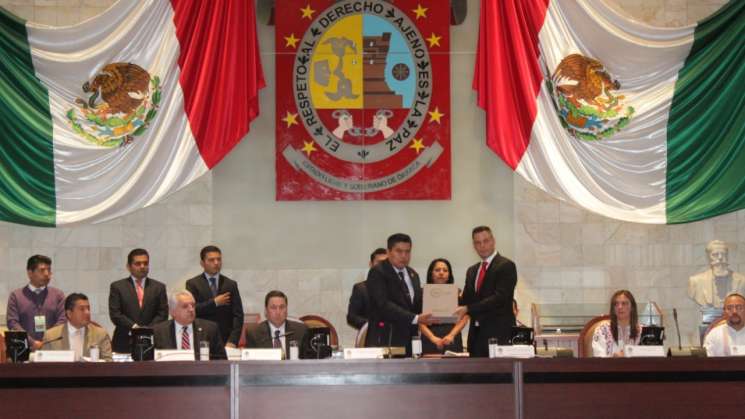 Recibe Legislativo segundo Informe de Gobierno de AMH