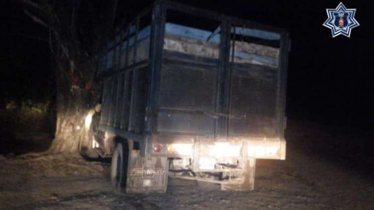 Aseguran vehículo con 2 mil litros de hidrocarburo en el istmo   