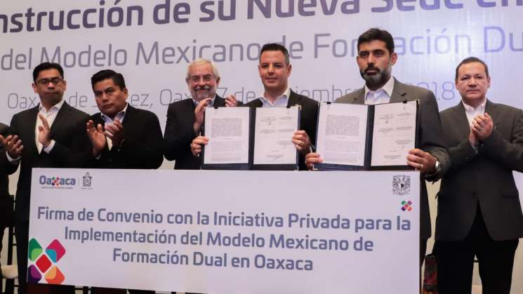 Entrega Alejandro Murat al rector de la UNAM nueva sede en Oaxaca