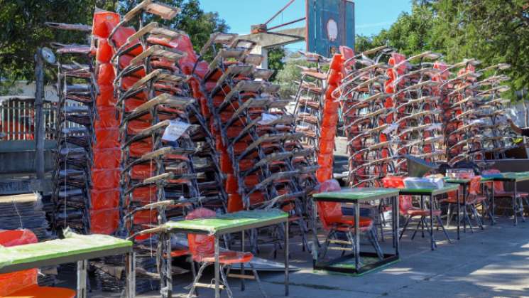 Reciben escuelas de San Mateo del Mar apoyos educativos del IEEPO