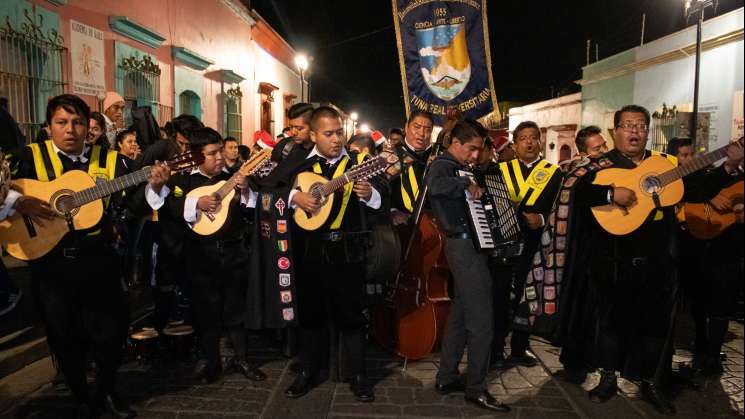 Universitarios ofrecen otra ‘Callejoneada #SomosUABJO’
