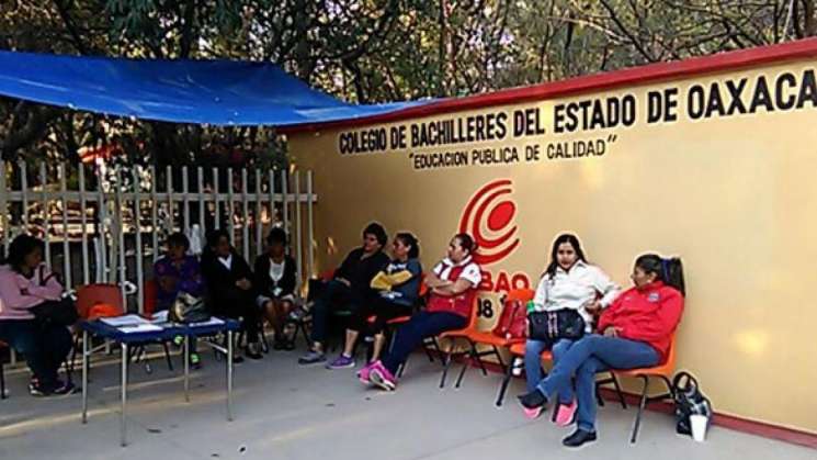 Cobaos en Oaxaca cerran por paro de trabajadores, exigen pagos