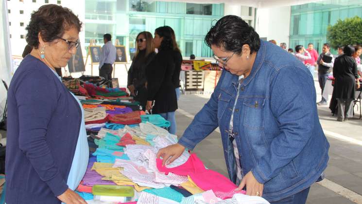 Exposición de Artesanías en Congreso local