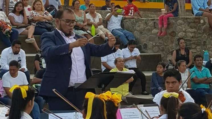 La música enseña una vida diferente a los jóvenes: trompetista