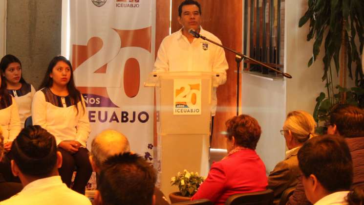 A participar en la transformación del país: Rector UABJO