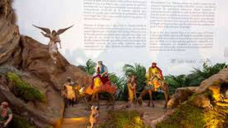 Presentan nacimiento de cera de 80 años en capital oaxaqueña