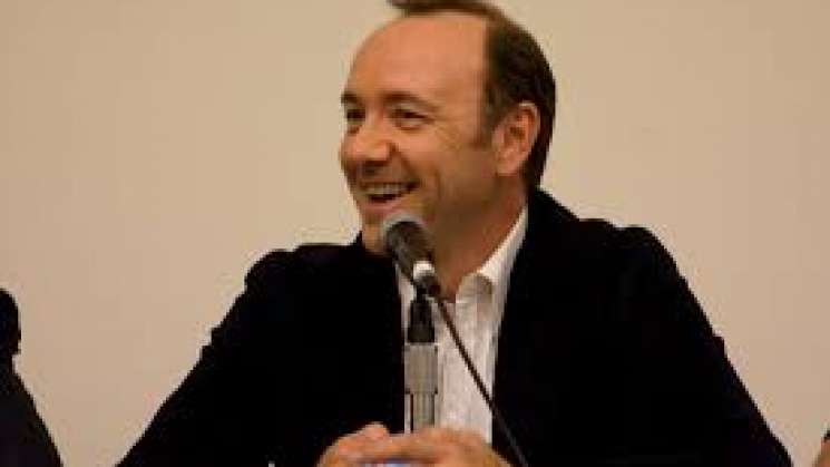 Kevin Spacey enfrentará cargos por agresión sexual a adolescente