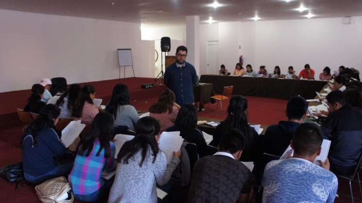 Imparte IEEPO actualización permanente a estudiantes de Normales 