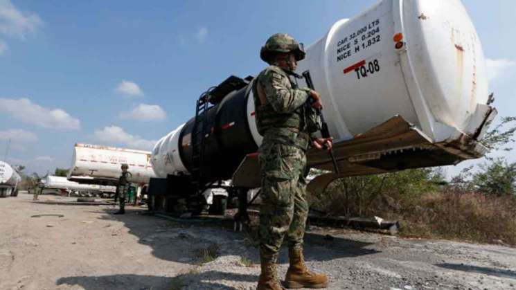 Ejército toma control de 58 instalaciones estratégicas de Pemex