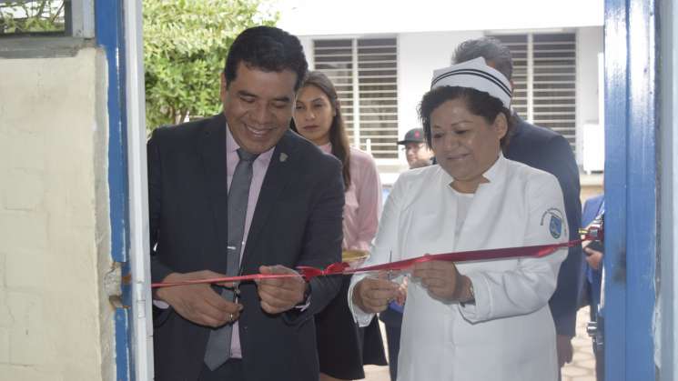 Enfermería CU es ejemplo de esfuerzo y resiliencia: Rector UABJO 