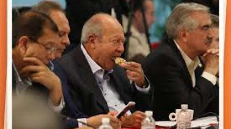 Carlos Romero Deschamps se ampara ante probable detención