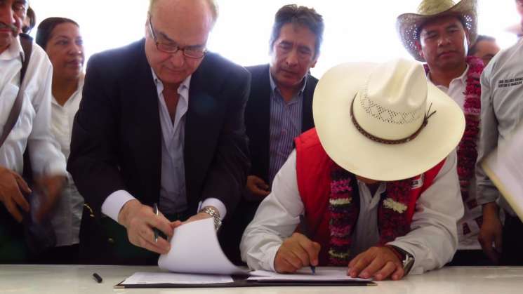 Firman Sedapa y The Arnold Simon Foundation convenio