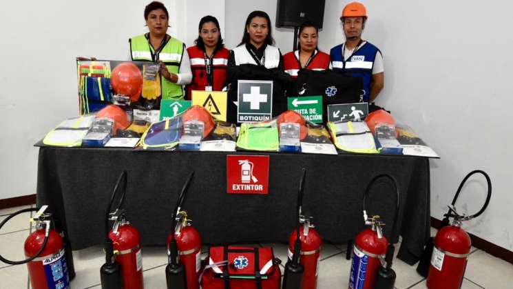 Dotan de equipo a brigadas de Protección Civil del IEEPO