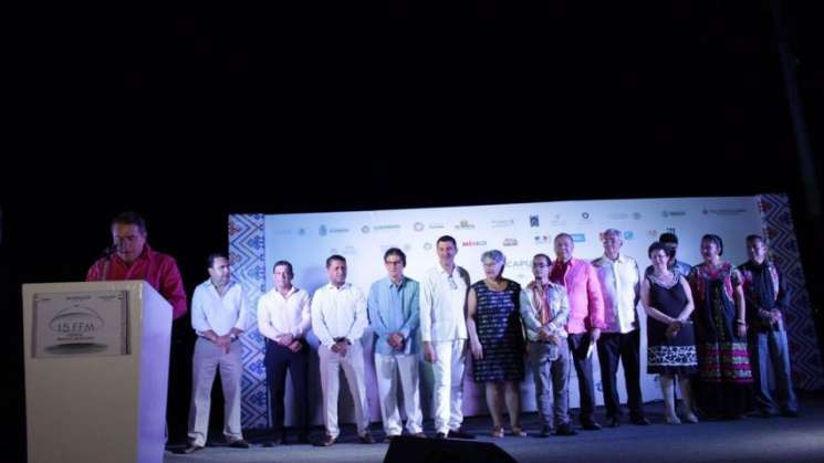 Presencia de Oaxaca y Guerrero en Festival Franco Mexicano