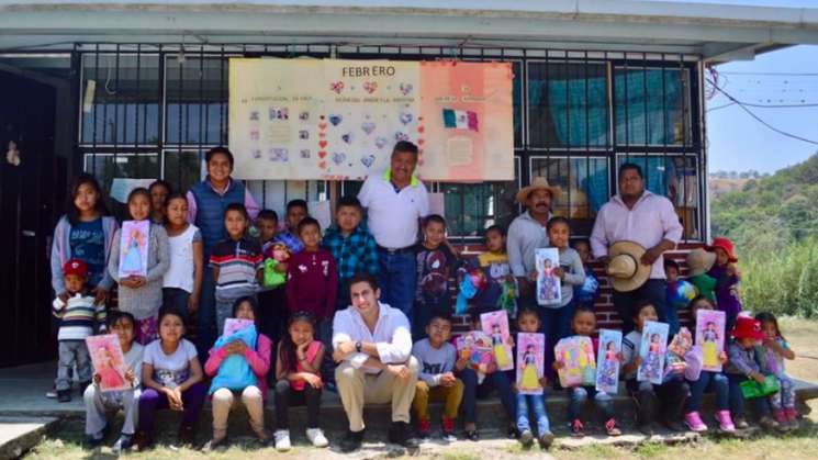 Adelante Fuerza Juvenil Oaxaqueña A.C festeja a los niñ@s