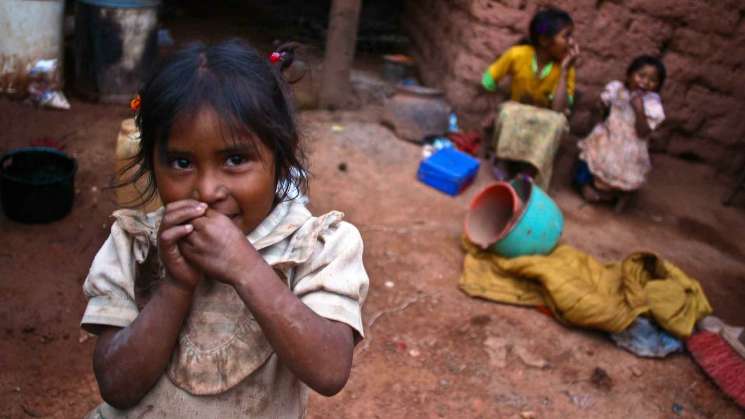 51.1% de niños  mexicanos viven en pobreza: Coneval