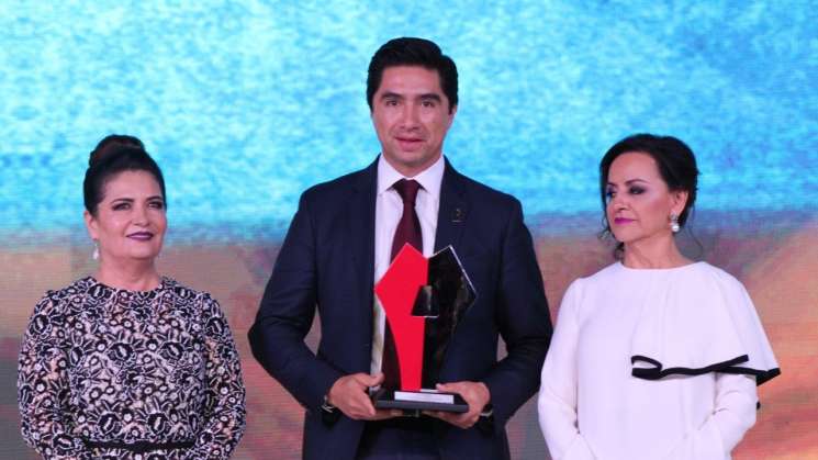 Gobierno del Estado de Oaxaca recibe Premio de revista