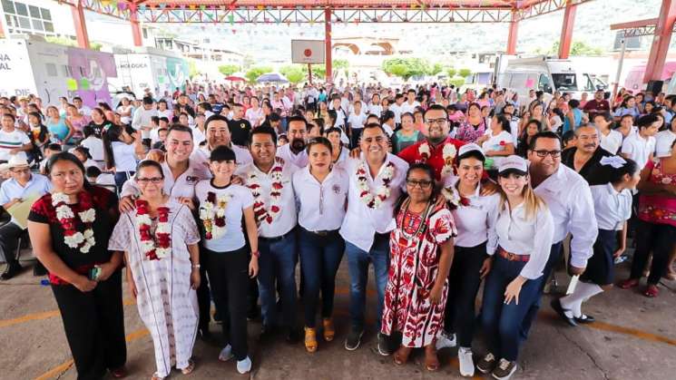 UNAM entrega más de 1.5 mdp en prótesis oculares en la costa