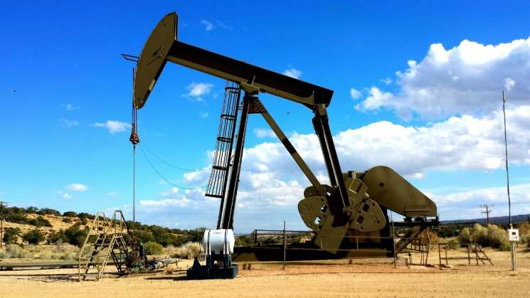 Pemex revierte caída en producción petrolera