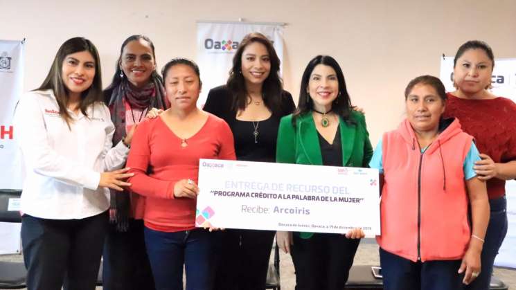 Entrega Sedesoh y SMO créditos a 157 mujeres emprendedoras