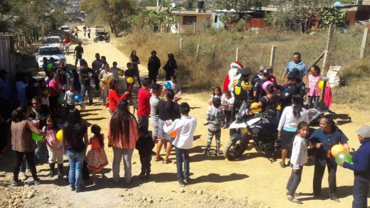 Policías viales de Oaxaca de Juárez llevan alegría a niños