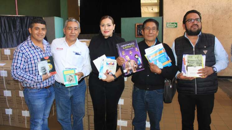 Entrega Seculta acervo bibliográfico a cinco nuevas bibliotecas 