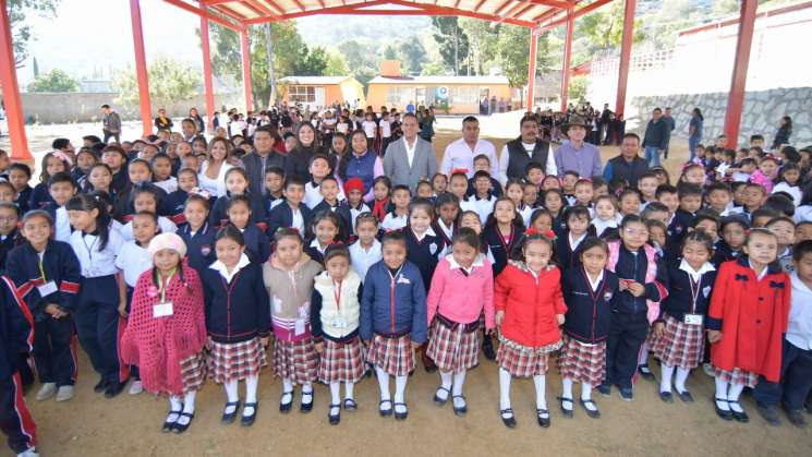  Ayuntamiento aporta infraestructura escolar en San Juanito