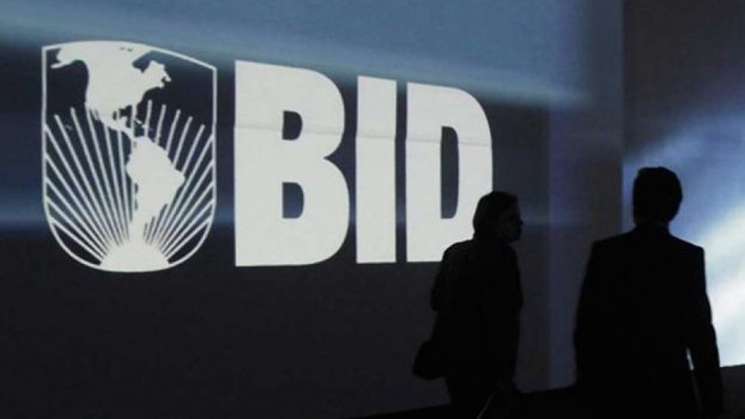 Anuncian créditos de BID a empresas y mipymes, gobierno no avala