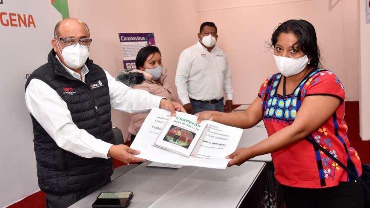  Entrega IEEPO materiales para fortalecer la  Educación Indígena 