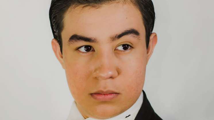 Joven barítono mexicano Eduardo Martínez