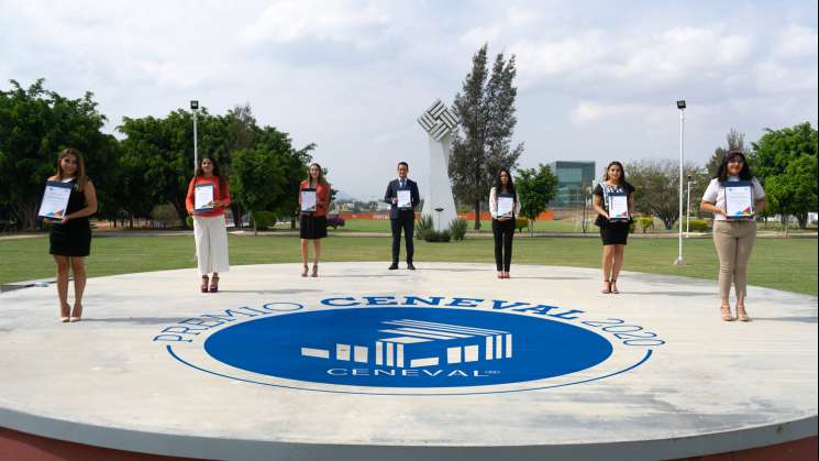 Egresados de la Anahuac obtienen premios de excelencia CENEVAL 