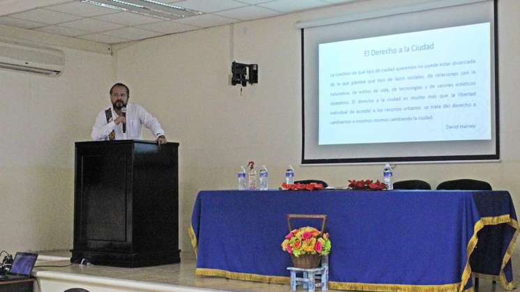 Con conferencia inició Diplomado en Administración Pública