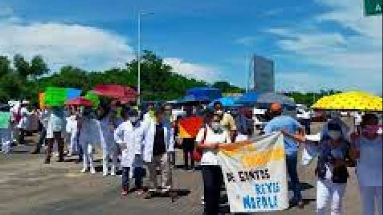 AMLO va contra sindicatos “corruptos” de salud; IMSS e INSABI 