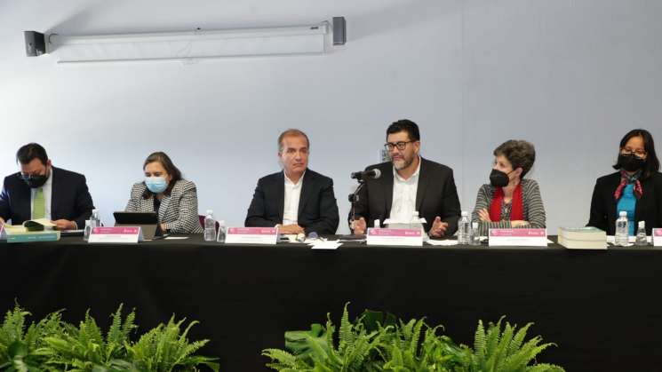 Destacados expertos analizan estado actual del sistema electoral