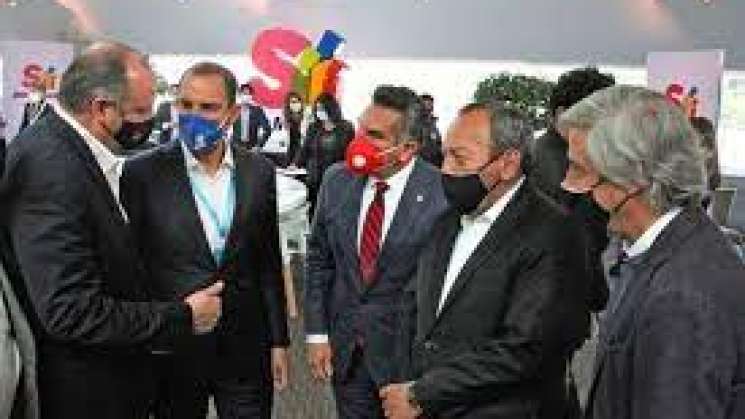 Zambrano desconoce a Claudio X. y De Hoyos como sus dirigentes