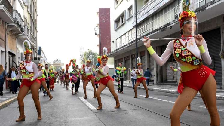 Indigna a Totonacas uso de tocado alusivo a voladores de Papantla