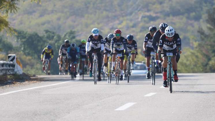 Fiesta del ciclismo en Oaxaca con Raúl Alcalá   