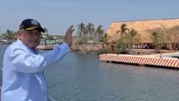 De gira en Nayarit, AMLO estrena ferry San Blas-Islas Marías