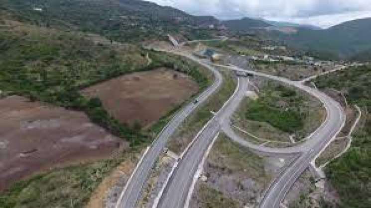 Avance de autopista Oaxaca-Puerto Escondido en un 81%