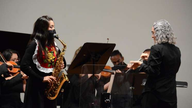 Noche de saxofón y cuerdas con la oaxaqueña María Elena Ríos 