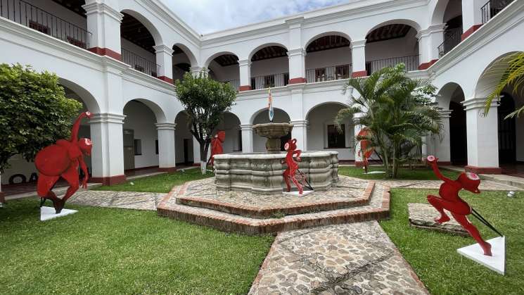 Phoebe Boswell expone “Para los que adoran el sol” en la CCO