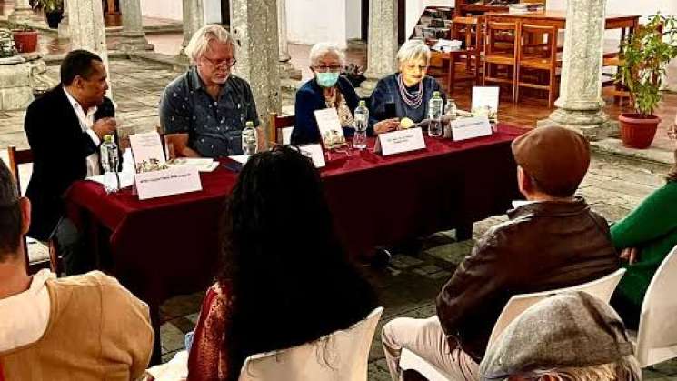 En Oaxaca presentan libro sobre la conquista de Tenochtitlan 