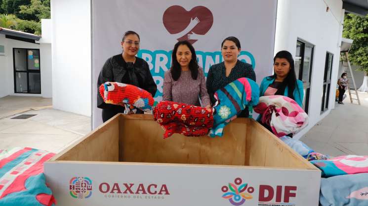 Llegan más donaciones al DIF estatal para abrigar a oaxaqueñ@s