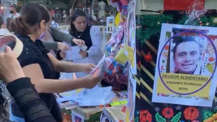 Con pino navideño exhiben a deudores alimentarios en Oaxaca